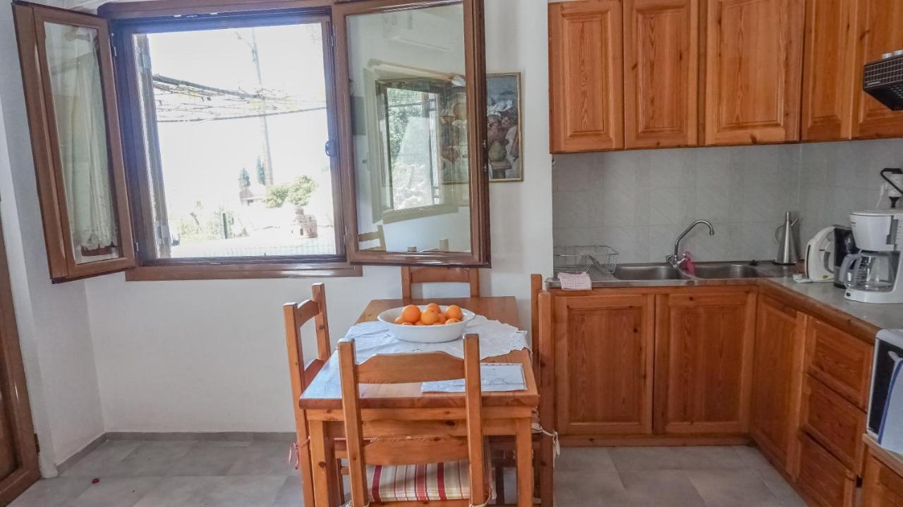 Stella Rooms Kardamyli Exterior photo